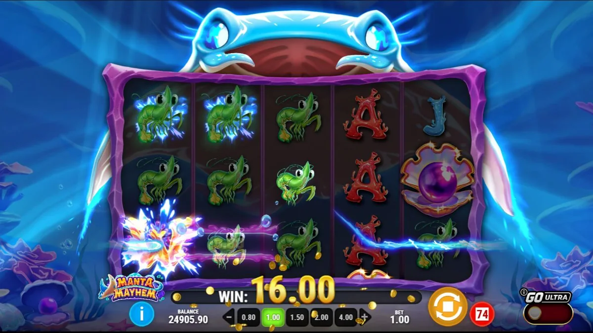 หน้าจอเกมสล็อต Manta Mayhem ที่มีปลากระเบนและแนวปะการัง